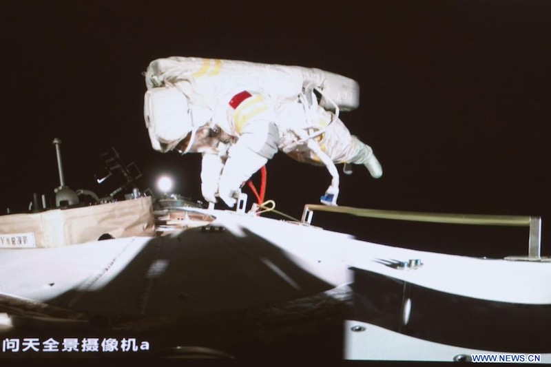 Les ta?konautes de Shenzhou-14 terminent une sortie extravéhiculaire de cinq heures et demie