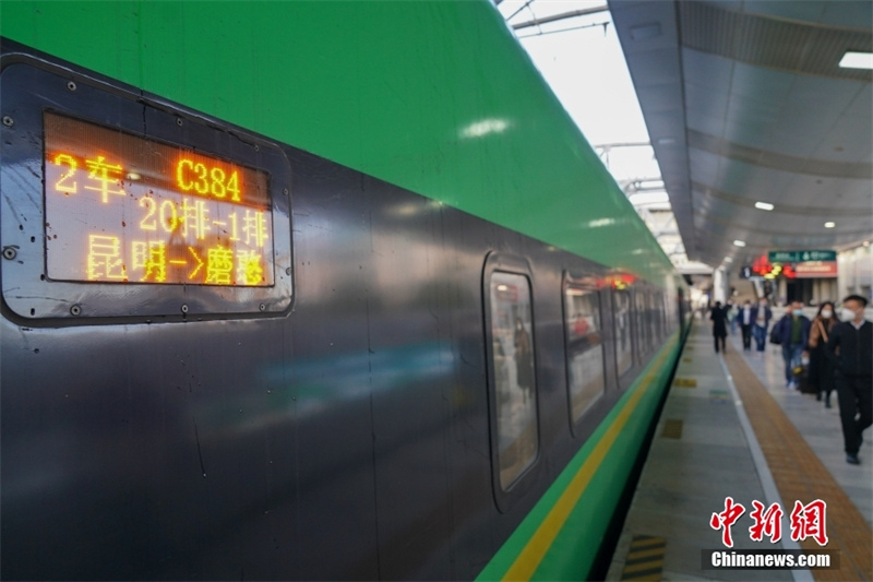 Départ du premier train à grande vitesse sur la ligne Chine-Laos