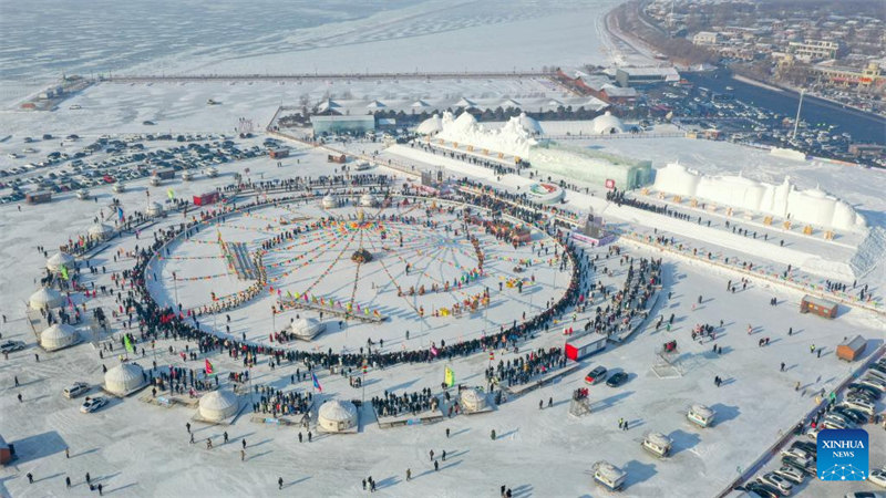 Jilin : ouverture d'un festival sur le thème de la pêche d'hiver sur le lac Chagan