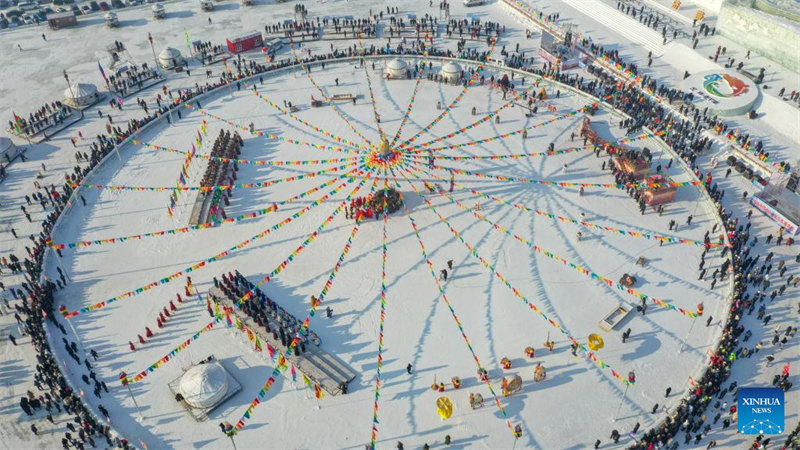 Jilin : ouverture d'un festival sur le thème de la pêche d'hiver sur le lac Chagan