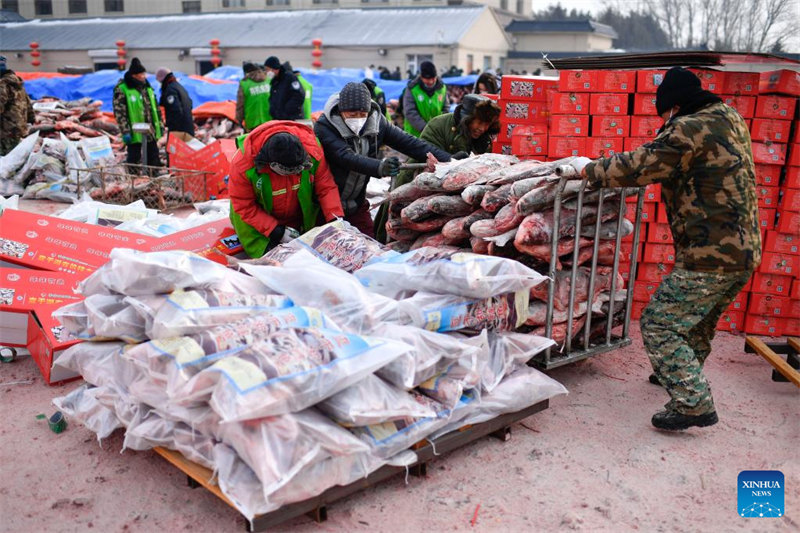 Jilin : ouverture d'un festival sur le thème de la pêche d'hiver sur le lac Chagan