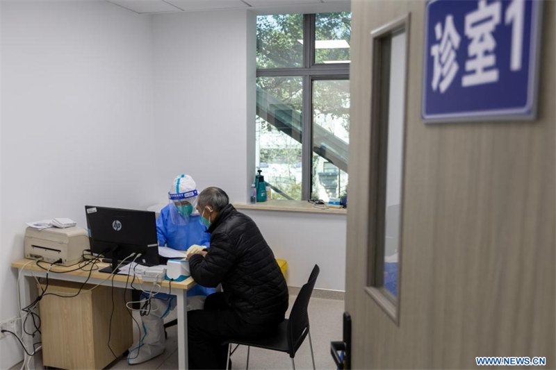 Chine : des centres de santé communautaires distribuent des médicaments contre la COVID-19 à Shanghai