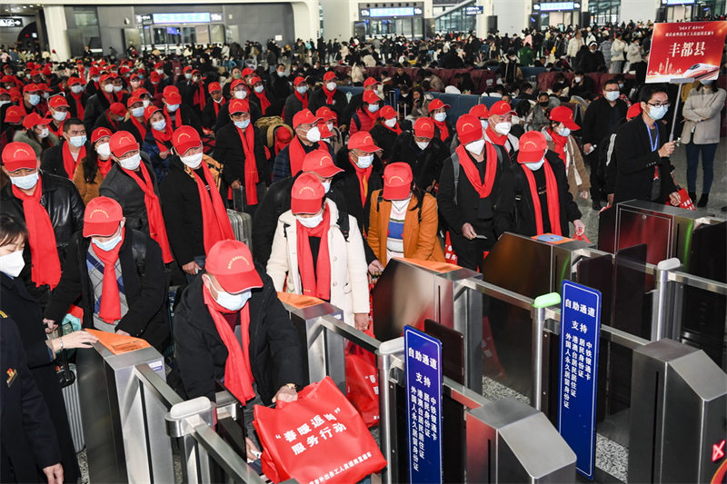 Chongqing : le premier train spécial pour les travailleurs migrants de 2023 est parti