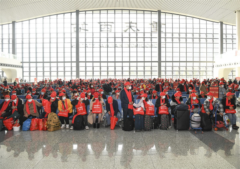 Chongqing : le premier train spécial pour les travailleurs migrants de 2023 est parti