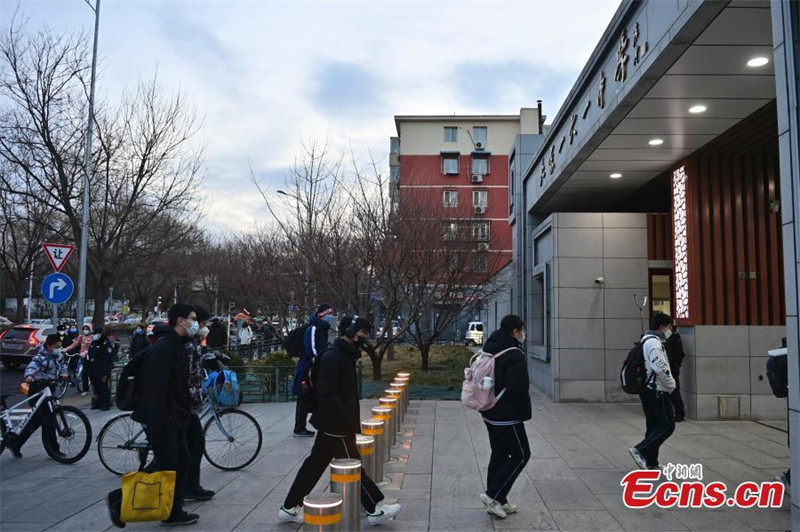 Beijing : avec le début du nouveau semestre, les élèves retournent sur leur campus