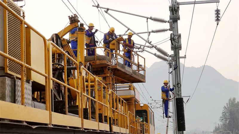 Les réseaux de contact de la section du Guangxi du train à grande vitesse Guinan achevés