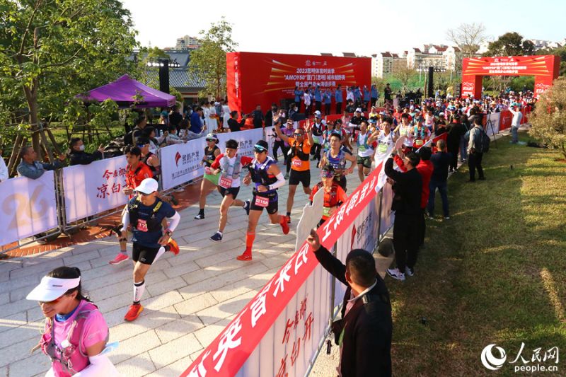 Fujian : coup d'envoi de?la?course de cross-country?avec?la course à pied?de?l'AMOY50 de Xiamen 2023