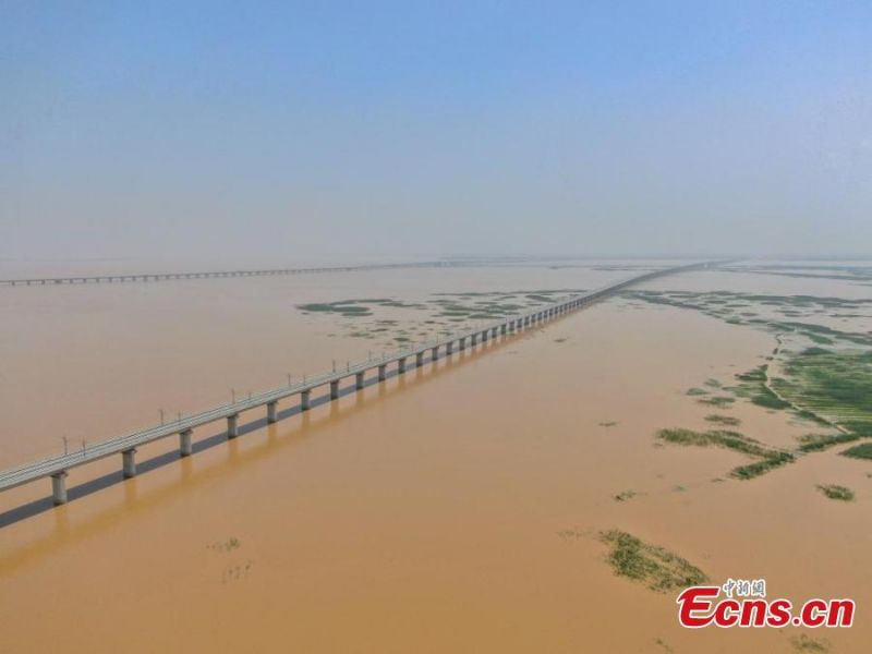 Jiangxi : la vue aérienne du pont de?lac Jinxi