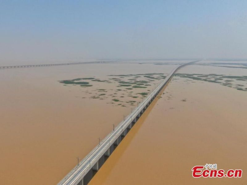 Jiangxi : la vue aérienne du pont de?lac Jinxi