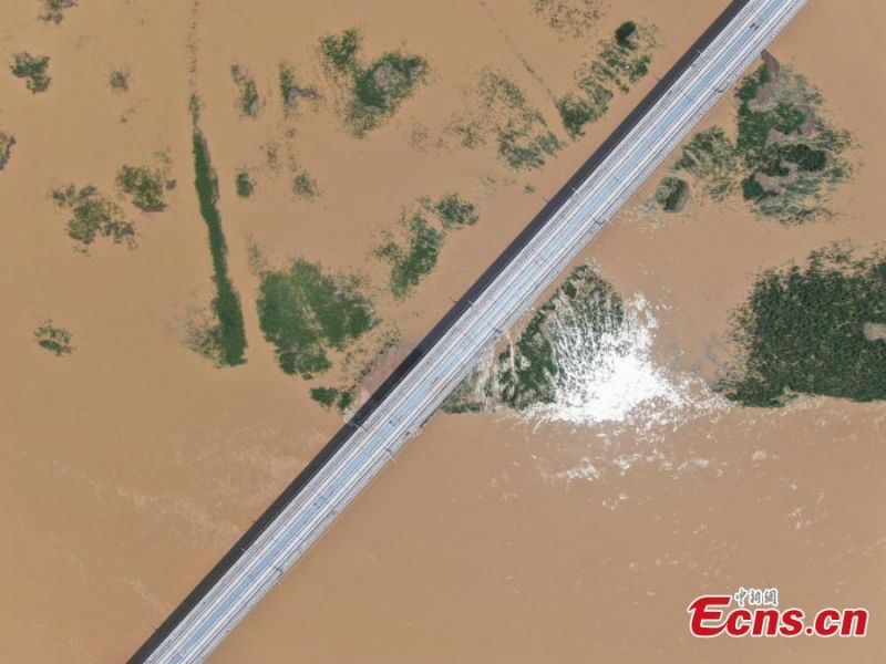 Jiangxi : la vue aérienne du pont de?lac Jinxi