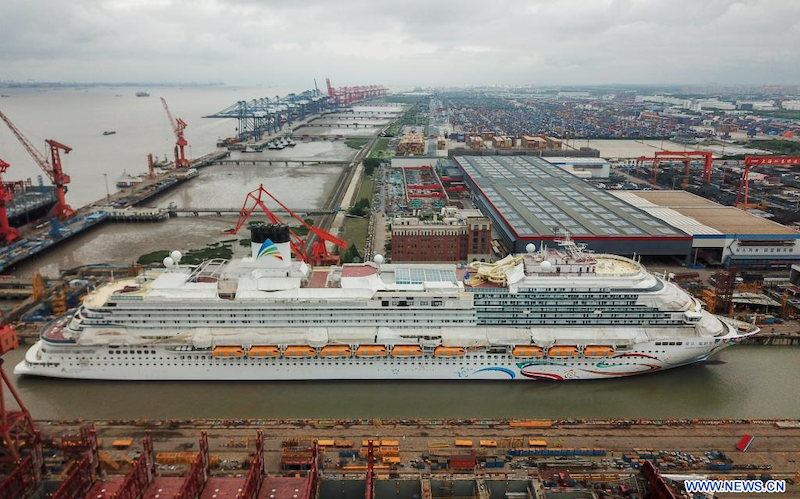 Le premier navire de croisière chinois à quai à Shanghai