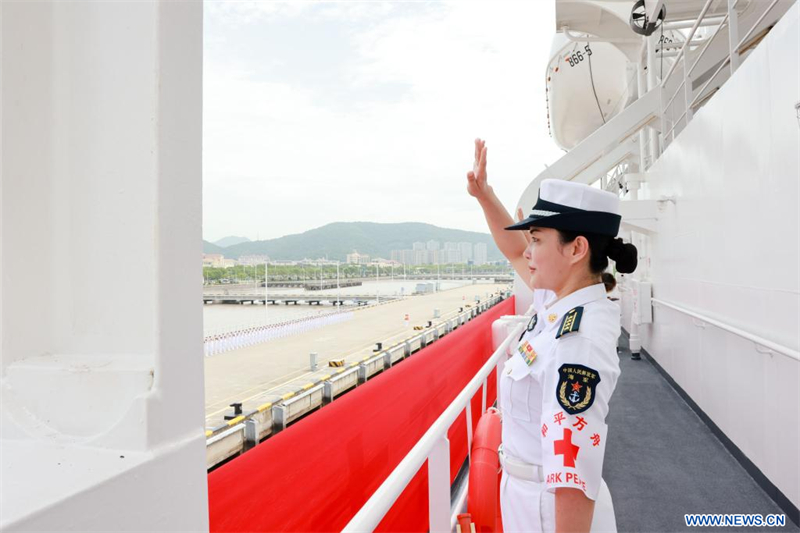 Départ d'un navire-h?pital de la marine chinoise pour une mission humanitaire