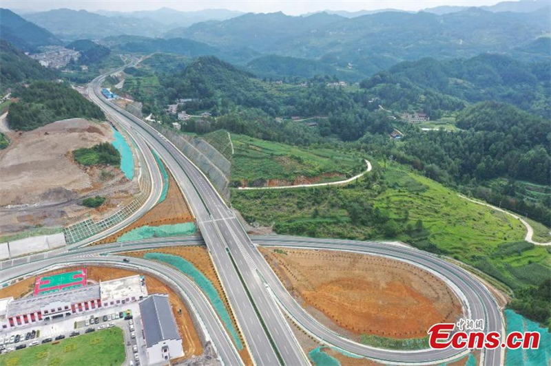 Guizhou : la voie express Deyu ouverte à la circulation