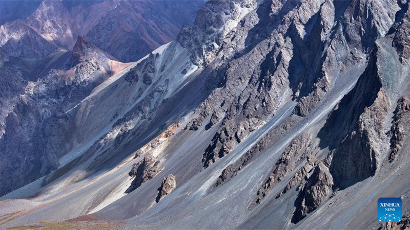 Images impressionnantes de la route Duku au Xinjiang !