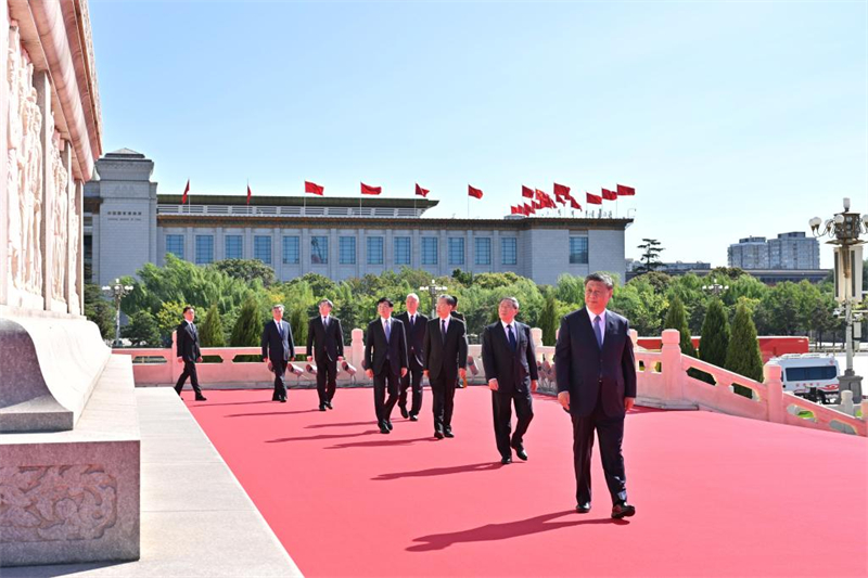 Xi Jinping rend hommage aux héros nationaux à l'occasion de la Journée des martyrs