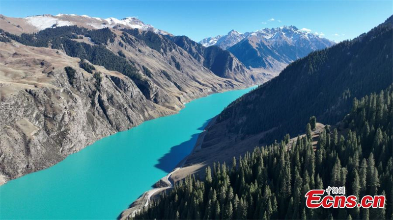 Xinjiang : les magnifiques paysages d'automne du lac Yuhu