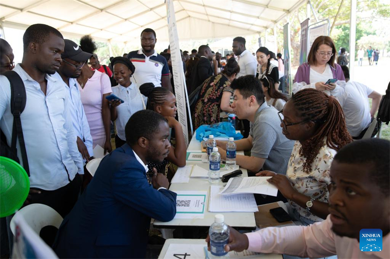 Des entreprises chinoises organisent un salon de l'emploi pour les étudiants zambiens