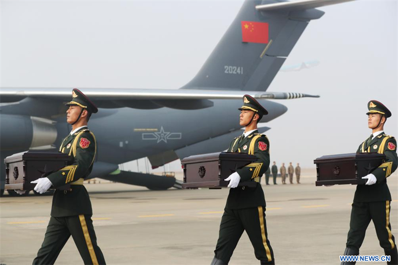 La Chine et la République de Corée organisent une cérémonie de transfert des dépouilles de 25 soldats chinois tués pendant la guerre de Corée