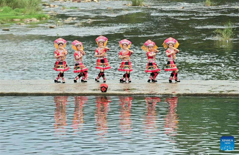 Guangxi : le canton de Wangdong veut créer une marque de ? culture de l'eau ? et stimuler le tourisme culturel ethnique