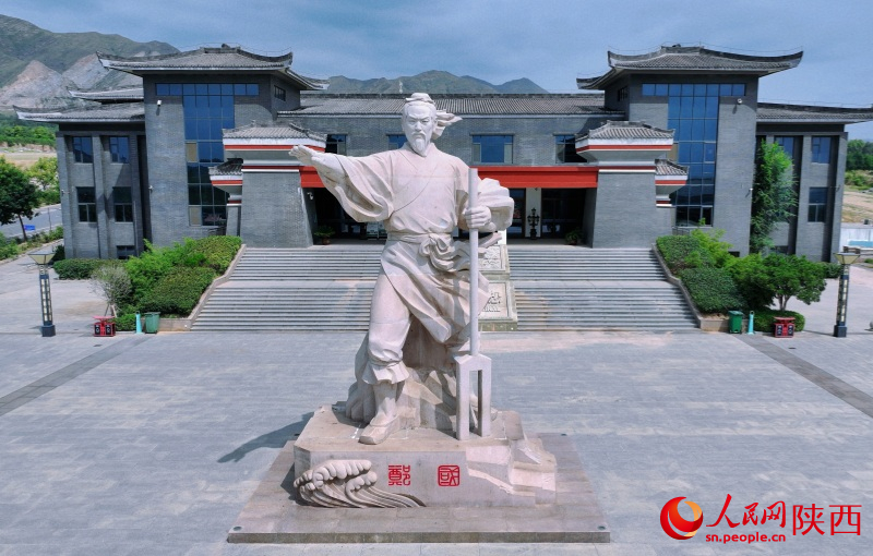 Shaanxi : le canal Zhengguo, un trésor plurimillénaire de conservation de l'eau vu du ciel