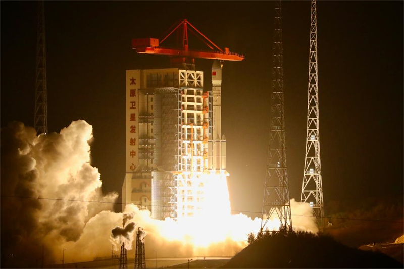 La Chine lance avec succès un nouveau groupe de satellites