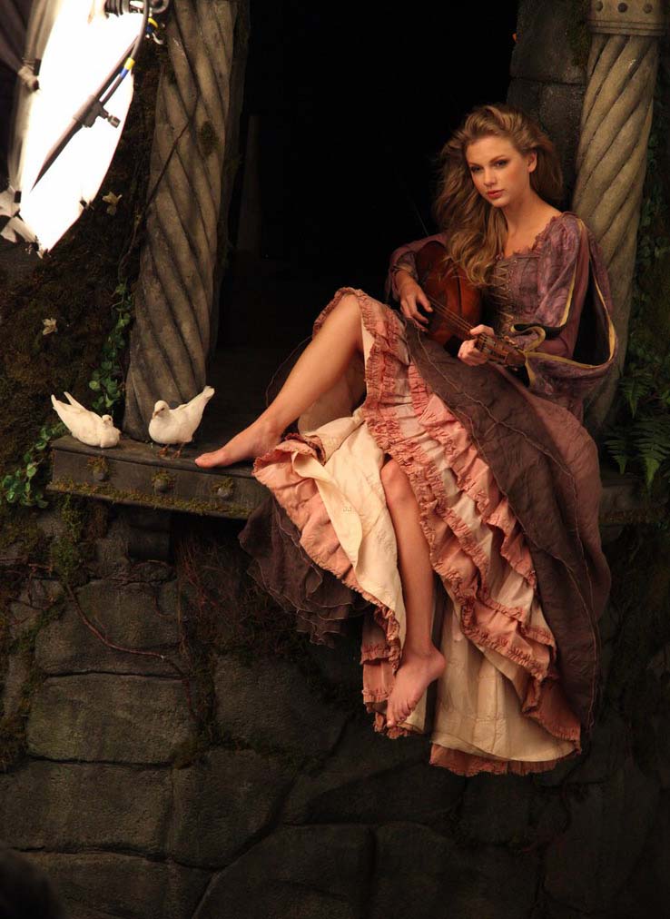 Taylor Swift se transforme en Princesse Raiponce (3)