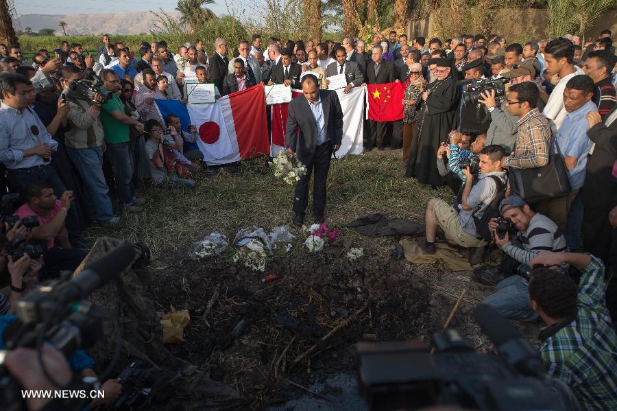 Egypte : cérémonie de commémoration des victimes de l'explosion d'une montgolfière 