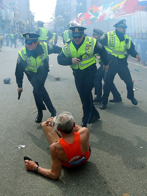 Deux explosions au marathon de Boston : au moins deux morts et de nombreux blessés (10)