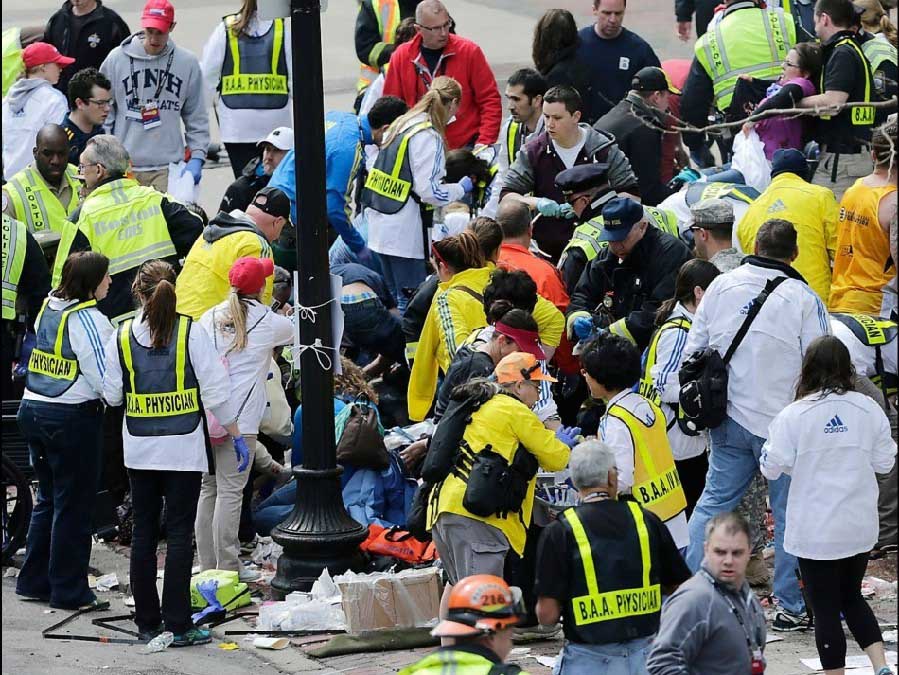 Deux explosions au marathon de Boston : au moins deux morts et de nombreux blessés (6)