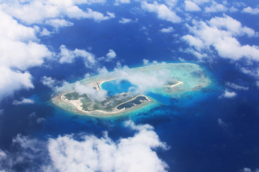 Une vue aérienne du village situé sur l'?le de Chenhang de l'archipel Yongle à Sansha, la province du Hainan de la Chine méridionale, le 22 mai 2013.  [Photo/Xinhua] 