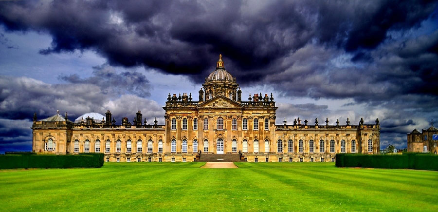 Le chateau Howard, dans le Yorkshire en Angleterre ; ce chateau est l'une des plus grandes résidences privées du Royaume-Uni.