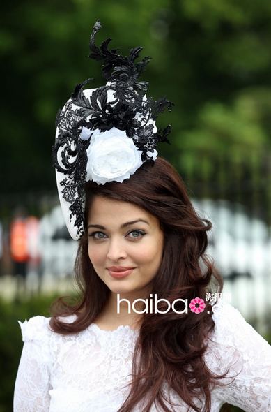 Défilé de chapeaux au Royal Ascot de Londres (4)