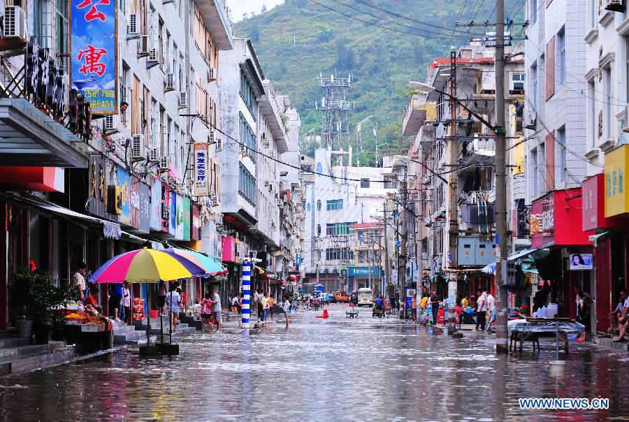 Le typhon Fitow touche terre dans l'est de la Chine