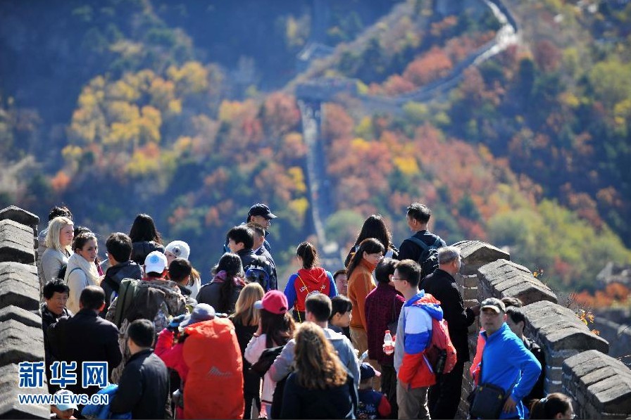 Apprécions les feuilles rouges à Mutianyu (2)