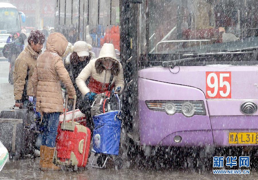 Des tempêtes de neige perturbent le retour des vacanciers chinois (2)